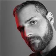 Docente di francese, per scuole medie e superiori. Maturata esperienza in ambito accademico e lavorativo in Francia